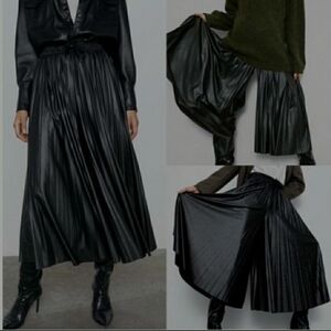 Zara 🌷Elegant Black Pleated Faux Leather Cullotes Trouser Pants